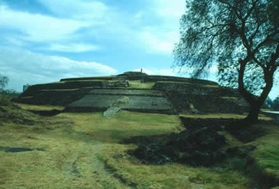 Kružna piramida Kvikvilko, smještena južno od Meksiko Sitija, spada među najstarije kamene strukture među arheološkim nalazima i starija je od 10.000 godina.