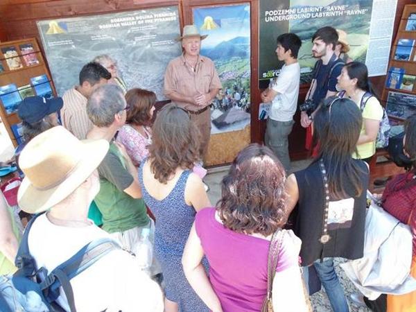 TURISTI IZ SINGAPURA, ŠPANIJE… NA PIRAMIDAMA