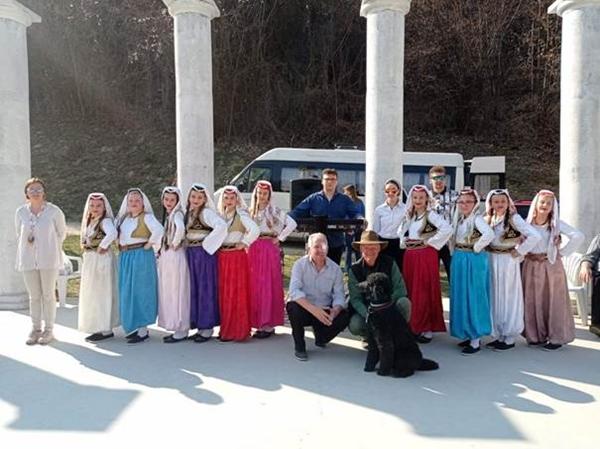 ČLANOVI KUD „BREZA“ RASPLESALI POSJETIOCE PARKA „RAVNE 2“