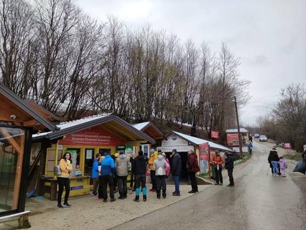 I PORED APRILSKOG SNIJEGA BROJNI GOSTI I OVOG VIKENDA POSJETILI KOMPLEKS RAVNE