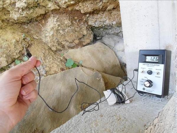 MAJSKO MJERENJE NEGATIVNIH JONA: REKORDNE VRIJEDNOSTI U PODZEMNOM LABIRINTU