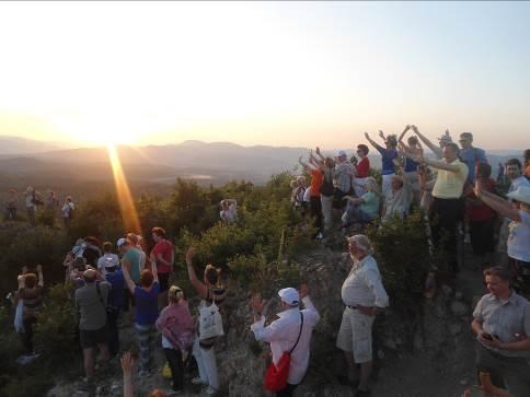 350 POSJETILACA NA VRHU PIRAMIDE ZA LJETNI SOLSTICIJ
