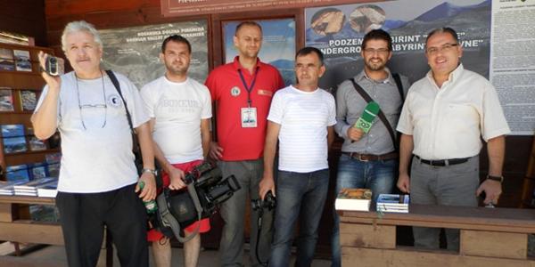 AMBASADOR ALBANIJE U BIH I TV EKIPA TOP CHANNEL POSJETILI BOSANSKU DOLINU PIRAMIDA