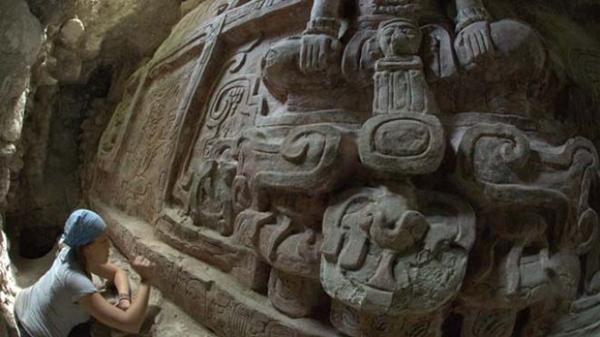 ‘Extraordinary’ Mayan frieze found, Guatemalan government claims