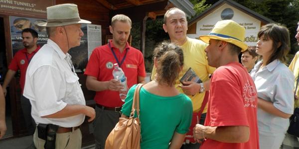 FOTO: DJECA I ODRASLI SA POSEBNIM POREBAMA POSJETILI PIRAMIDE U VISOKOM