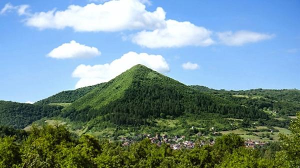 Resonance in the Bosnian Valley of the Pyramids