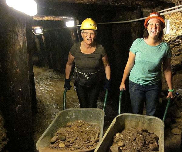 Na druženje v tujino, tudi k piramidam