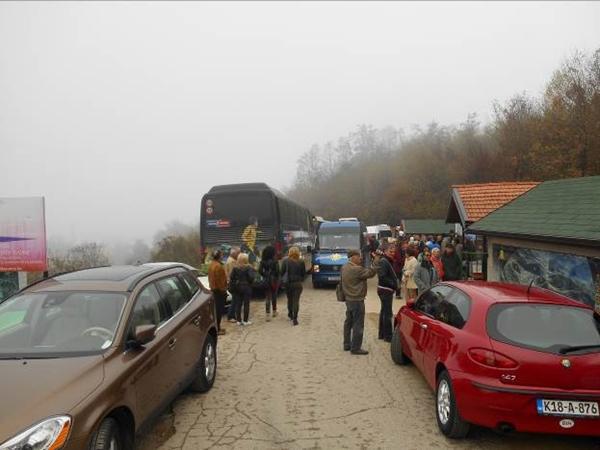 SAOBRAĆAJNI KOLAPS PRED ULAZOM U PODZEMNI LABIRINT