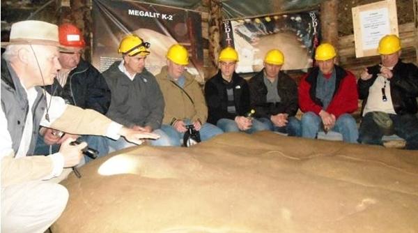 AMERIČKI GENERAL U POSJETI BOSANSKOJ ATRAKCIJI: I NATO se ‘popeo’ na visočke piramide: Ushićen sam onim što vidim!