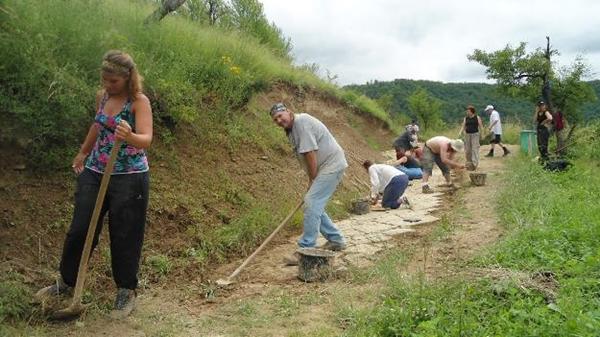 MRAV-i NA BOSANSKOJ PIRAMIDI MJESECA