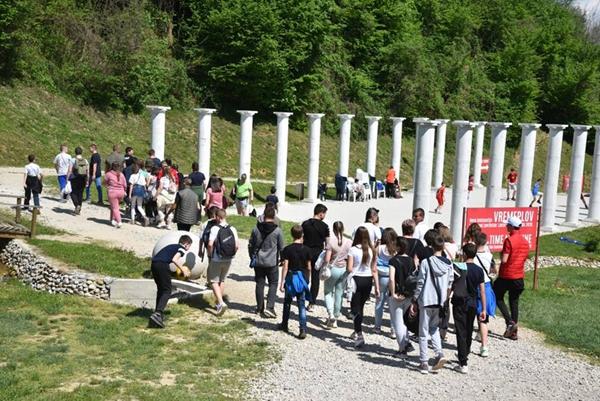 ZENIČKI OSNOVCI ODUŠEVLJENI IZLETOM U BOSANSKU DOLINU PIRAMIDA