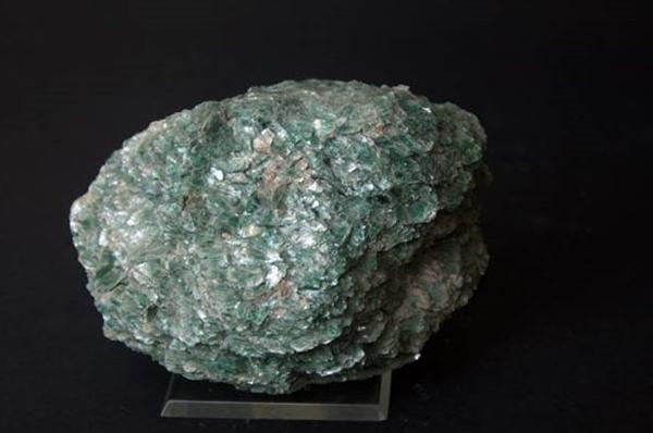 Priča o običnom zelenkastom kamenu ( Muscovite )