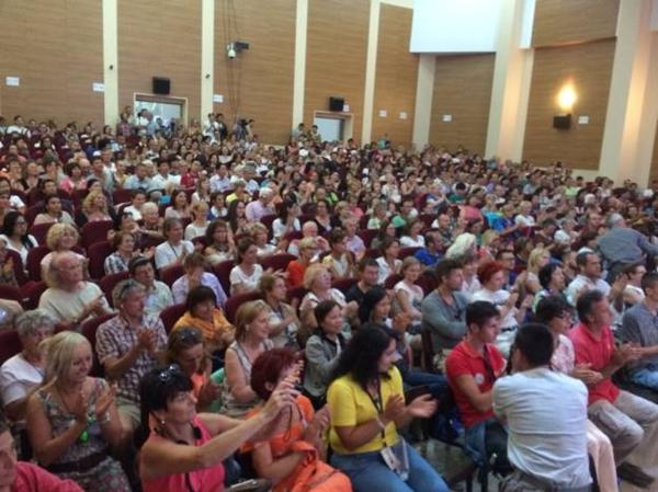 OVACIJE 600 POSJETILACA DR. OSMANAGIĆU NA PREDAVANJU U VISOKOM