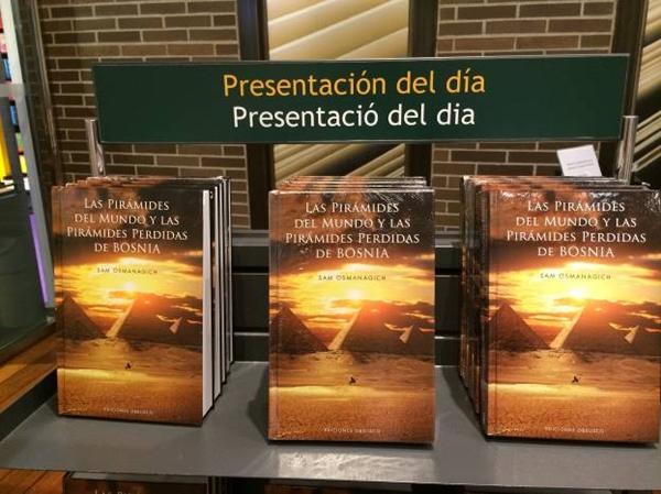 PIRAMIDE IZ VISOKOG NA ŠPANSKOM JEZIKU U BARCELONI