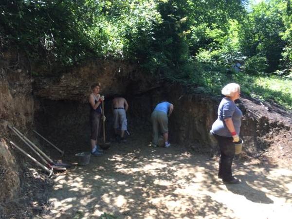 VOLONTERI FONDACIJE ZAPOČELI RADOVE NA ZVONIKU