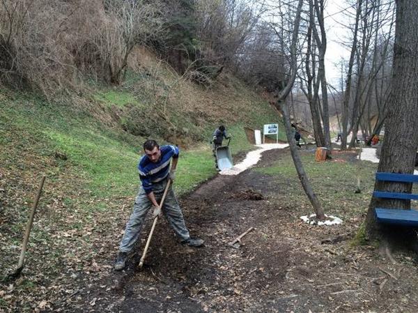 CONSTRUCTION OF WALKING TRAILS IN PARK “RAVNE 2”