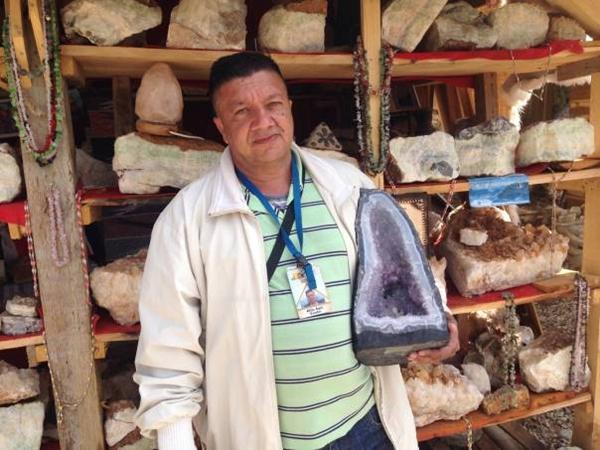 VLASNIK SUVENIRNICE NA RAVNAMA: NE ZNAM ŠTA BI RADILI BEZ PROJEKTA PIRAMIDA