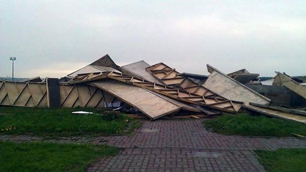 In the suburbs, a devastating hurricane tore down a 44-meter pyramid
