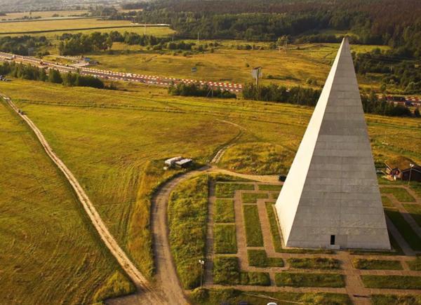 Shaman claims credit for the Moscow pyramid destroyed by hurricane winds