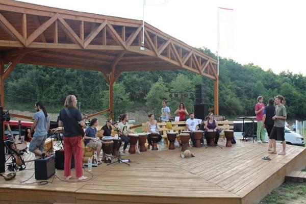 „VIBRICA“ SHOOK AND DANCED OFF THE VISITORS OF THE FESTIVAL ON PARK „RAVNE 2“