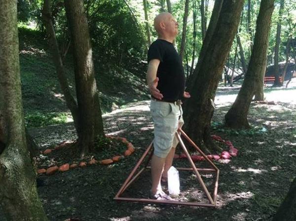 New installation in Park “Ravne 2”: Pyramid Teleportation and Enlightment Machine