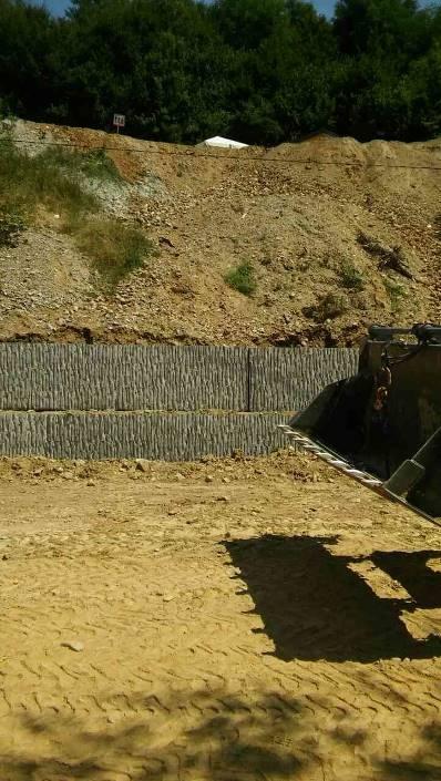 BETONSKI GABIONI KAO POTPORA NASIPU KOD TUNELA RAVNE