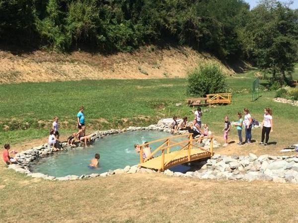 PRVI KUPAČI U FONTANI U PARKU RAVNE 2