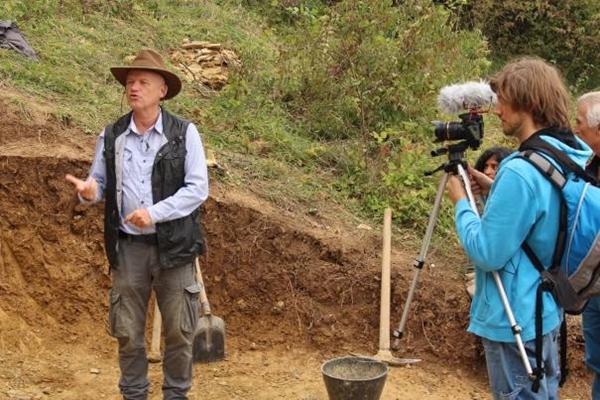 BROJNI GOSTI I DALJE POSJEĆUJU ARHEOLOŠKE I TURISTIČKE LOKACIJE, U VISOKOM I AUSTRIJSKI REDITELJ KOJI SNIMA DOKUMENTARAC