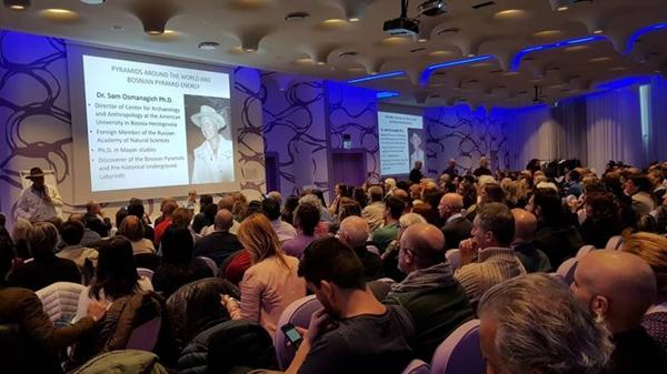 PHENOMENAL RECEPTION OF DR OSMANAGICH IN MILAN AT THE PROMOTION OF THE BOOK ON BOSNIAN PYRAMIDS