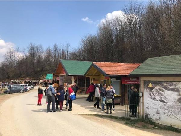 BROJNI GOSTI OVE SUBOTE UŽIVALI U OBILASKU TUNELA RAVNE, ALI I U LJEPOTAMA PARKA „RAVNE 2“