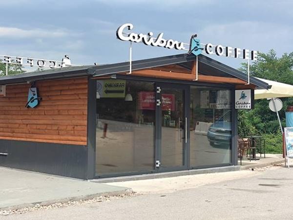 DOMAĆI UGOSTITELJI I SVJETSKI LANAC KAFETERIJA NA USLUZI GOSTIMA U KOMPLEKSU RAVNE