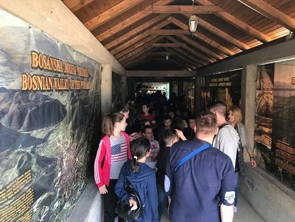 GOSTI I DALJE PRISTIŽU U VISOKO, RAVNE PREPUNE POSJETILACA IZ CIJELE BIH I EVROPE