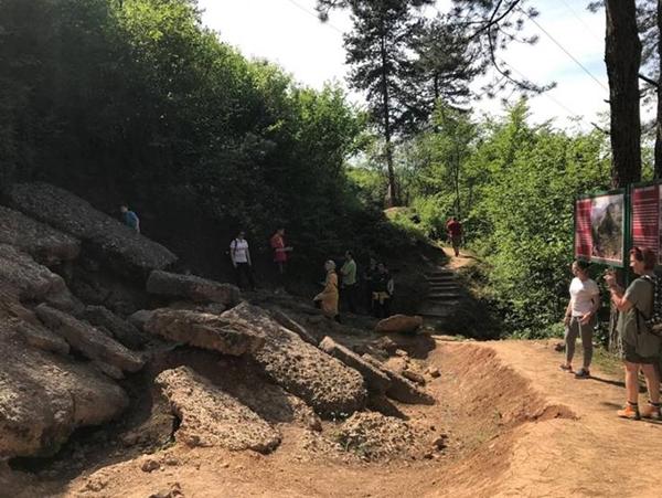 PORED RAVNI I BOSANSKA PIRAMIDA SUNCA PREPUNA GOSTIJU IZ CIJELOG SVIJETA
