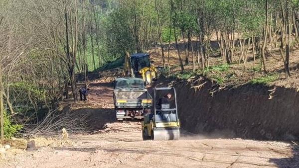 THE FOUNDATION, MUNICIPALITY AND PUBLIC UTILITY SERVICE “VISOKO” ARE BUILDING 450 METERS OF THE ROAD AT RAVNE