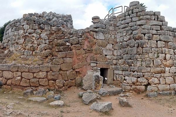 MISTIČNA NURAGHI CIVILIZACIJA Najnaprednija sredozemna kultura starog vijeka dolazi sa Sardinije