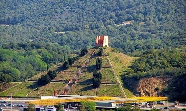 PYRAMID IN FRANCE