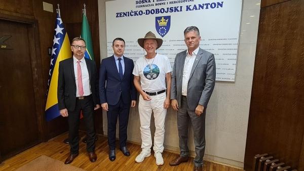PREMIJER BAŠIĆ RAZGOVARAO SA SEMIROM OSMANAGIĆEM I GRADONAČELNIKOM GANIĆEM