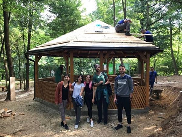 NA RAVNAMA I GRUPA VOLONTERA IZ TURSKE