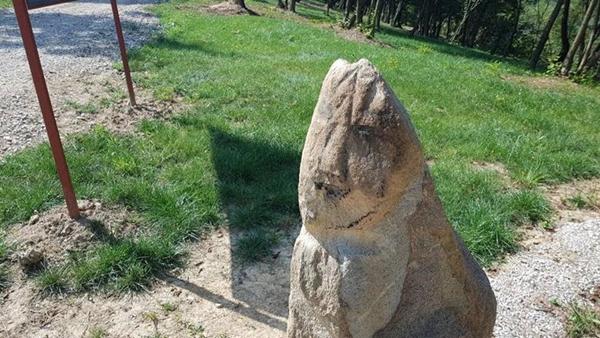 SFINGA NA ULAZU U LJEKOVITU ŠUMU