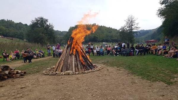 PRVA LOGORSKA VATRA U APRKU ‘RAVNE 2’