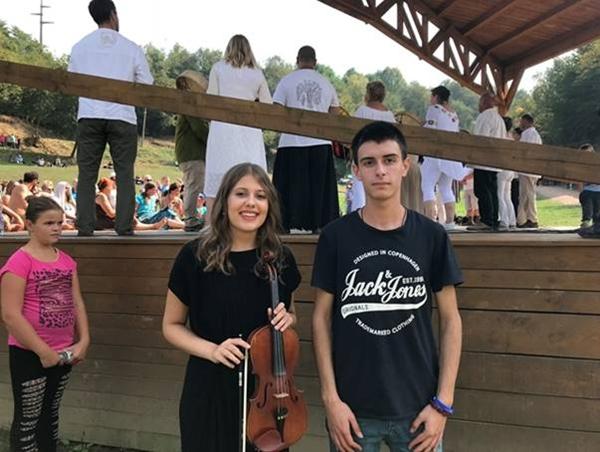 AMINA I ABAS IZ ACCOUSTIC DUA ZABAVLJALI POSJETIOCE PARKA „RAVNE 2“
