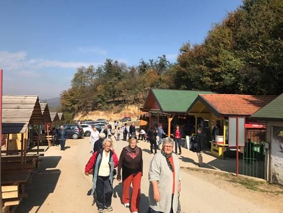 IAKO JE SREDINA MJESECA OKTOBRA, KOMPLEKS „RAVNE“ PREPUN POSJETILACA, DOK SU I GRAĐEVINSKI RADOVI U PUNOM JEKU