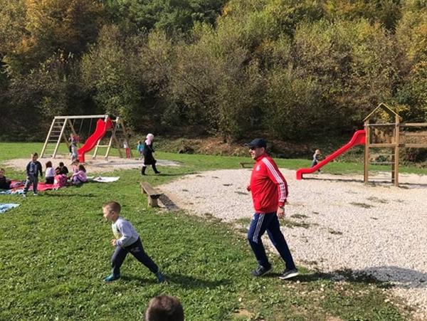 MALIŠANI IZ EDUKATIVNO-ZABAVNOG CENTRA „TEMPS“ NA IZLETU U PARK „RAVNE 2“