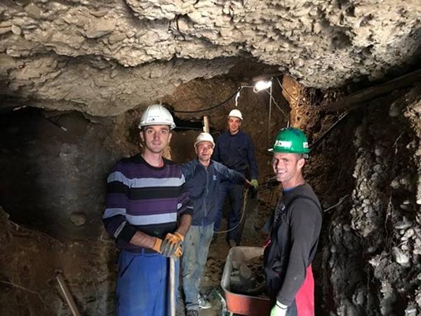 VRIJEDNI UPOSLENICI FONDACIJE ANGAŽIRANI NA RADOVI U PARKU „RAVNE 2“, NOVOOTVORENIM TUNELIMA KAO I MULTIMEDIJALNOJ SALI