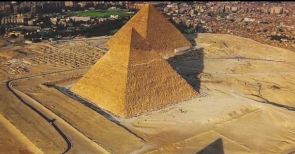 Egyptians ‘STOLE’ pyramids: Historian claims ANOTHER civilisation built Giza complex
