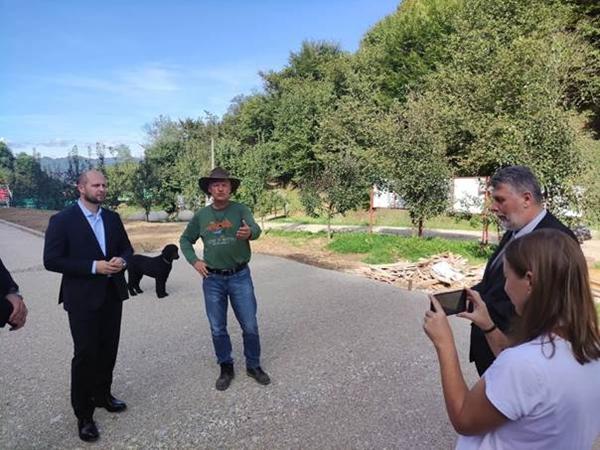 PREDSJEDAVAJUĆI SKUPŠTINE KANTONA SARAJEVO ELVEDIN OKERIĆ I MINISTAR ENVER HADŽIAHMETOVIĆ POSJETILI KOMPLEKS RAVNE