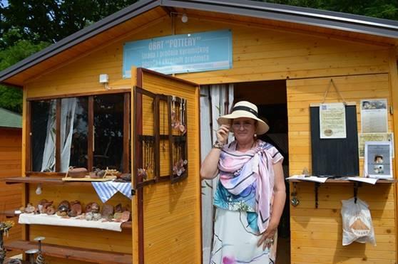 EVZENIE PRIJE DVIJE GODINE U VISOKO DOŠLA KAO VOLONTER, A DANAS IMA SVOJ OBRT U ALEJI SUVENIRNICA