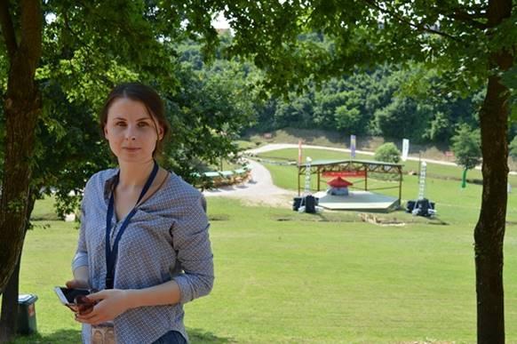 MONTIRANI STOLOVI ZA SAJAM, KAO I OPREMA NA LJETNOJ POZORNICI PARKA „RAVNE 2“