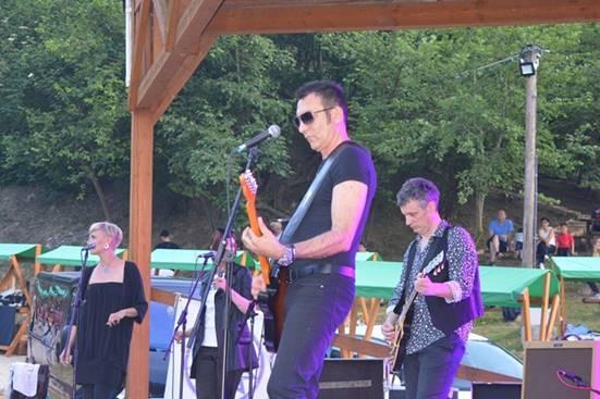 MNOGOBROJNA PUBLIKA UŽIVALA U MAESTRALNOM NASTUPU „BOMBAJ ŠTAMPE“ I ĐURE