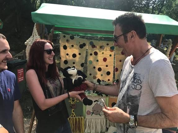 ĐURO IZ VISOKOG KAO POKLON ODNIO I MALOG DŽASMINA